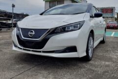 Nissan Leaf ZE-1 2018 "S" White/Blue Roof 40kwh