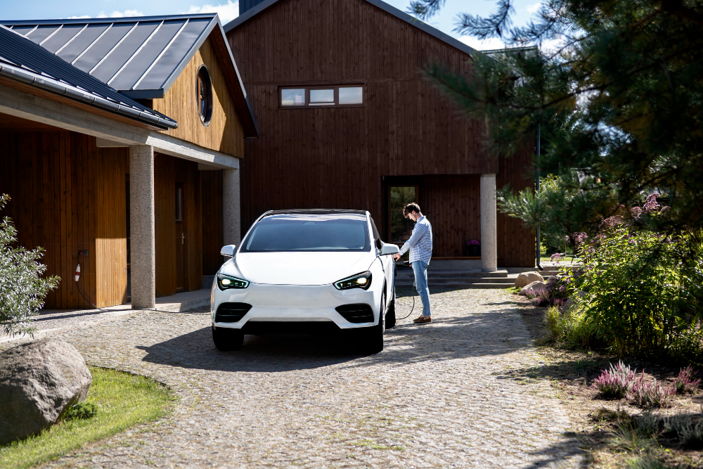 Charging Electric Cars at Home with Solar Panels